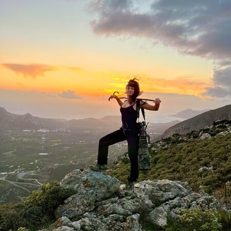 «Εδώ η φύση δεν είναι φόντο, είναι συνομιλητής. Σε μαθαίνει να παρατηρείς, να σέβεσαι, να επιβιώνεις»