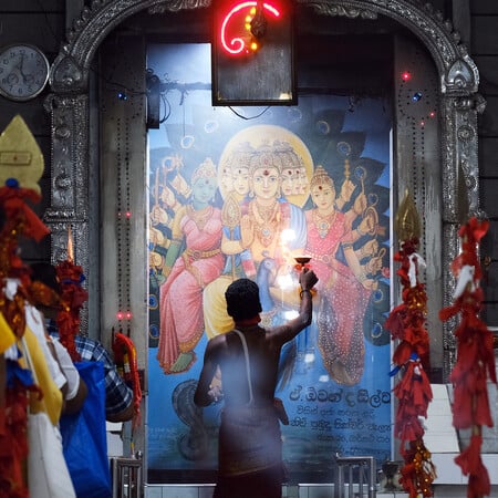 ΕΠΕΞ Βιώνοντας τα μυστήρια της Ανατολής στην ιερή Καταραγκάμα (Σρι Λάνκα)