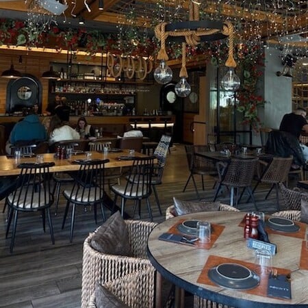 Bounty All Aboard: Υψηλή αισθητικήνκαι μοναδικές γεύσεις από νωρίς το πρωί μέχρι αργά το βράδυ