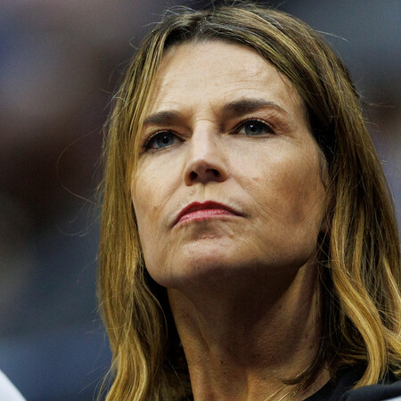 Savannah Guthrie: «Όποιος την κρατά θέλουμε να επικοινωνήσει» - Η έκκληση της παρουσιάστριας για την αγνοούμενη μητέρα της 