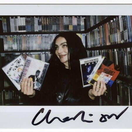 Η Charli XCX στην ντουλάπα της Criterion