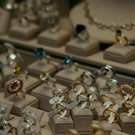 Κομοτηνή: Γυναίκα έκλεψε κοσμηματοπωλείο και έριξε υδροχλωρικό οξύ σε υπάλληλο για να ξεφύγει