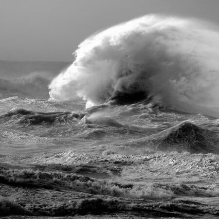 Καιρός - Meteo: Σφοδροί άνεμοι με ριπές που μπορεί να ξεπεράσουν τα 100-110 χλμ/ώρα σήμερα