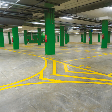 Πώς η ανάπλαση των κλειστών πάρκινγκ δίνει μια ανάσα στο κέντρο της πόλης