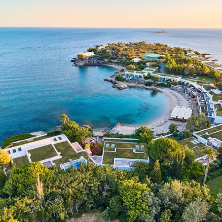 Grand Resort Lagonissi: Το resort-ορόσημο της Αθηναϊκής Ριβιέρας υποδέχεται την καλοκαιρινή περίοδο