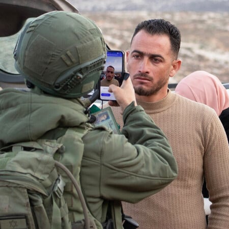 Οι επιχειρήσεις της ICE θυμίζουν όλο και περισσότερο την ισραηλινή κατοχή. Αυτό δεν είναι σύμπτωση. 