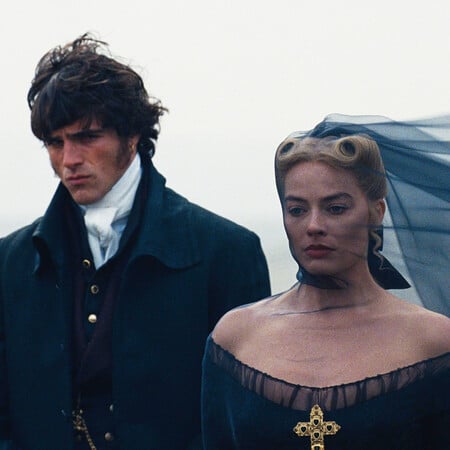 Η Έμιλι Μπροντέ άναψε και πάλι φωτιές