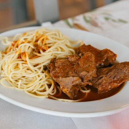 Στη Μόνικα τρως σαν στο σπίτι σου 