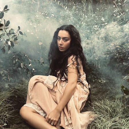 Τα Ανεμοδαρμένα Ύψη της Charli XCX