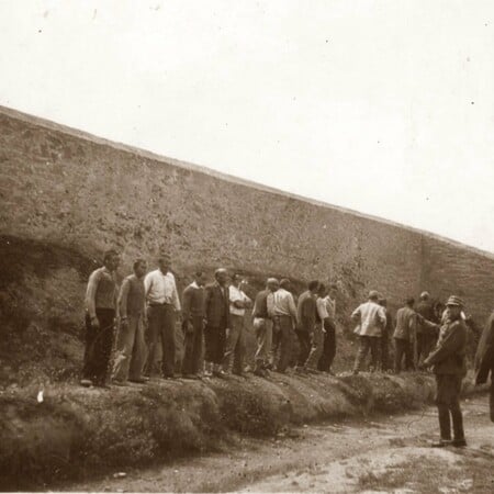 Καισαριανή: Δρομολογούνται διαδικασίες από το ΥΠΠΟ για τις φωτογραφίες με τους 200 εκτελεσθέντες - Τι λέει ο συλλέκτης που τις έχει