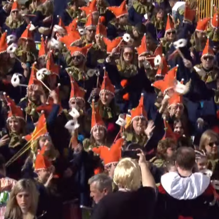 Πατρινό Καρναβάλι: Πάνω από 50.000 καρναβαλιστές στη μεγάλη παρέλαση