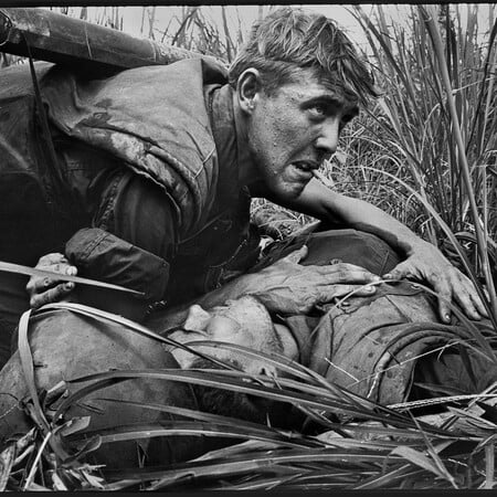 Ο πόλεμος του Βιετνάμ μέσα από τον ατρόμητο φακό της Κάθριν Λερουά 