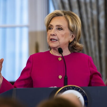 ΧΙΛΑΡΙ ΚΛΙΝΤΟΝ ΚΑΤΑΘΕΣΗ ΤΖΕΦΡΙ ΕΠΣΤΑΙΝ