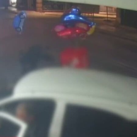 Ηράκλειο Κρήτης: 47χρονος τσακώθηκε με ιδιοκτήτρια μίνι μάρκετ και έπεσε με το ΙΧ του στη βιτρίνα του καταστήματος