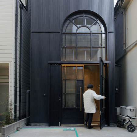 Ένα οικογενειακό σπίτι στο Τόκιο όσο μια θέση parking 