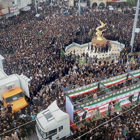 Το Ιράν θάβει τα παιδιά του πολύνεκρου πλήγματος σε δημοτικο σχολείο θηλέων