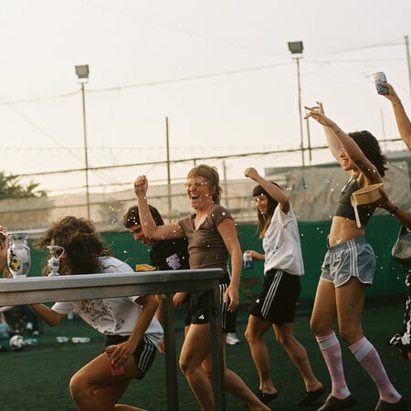 Ο τρυφερός, αναλογικός κόσμος της Ληλένας Μαρίνου