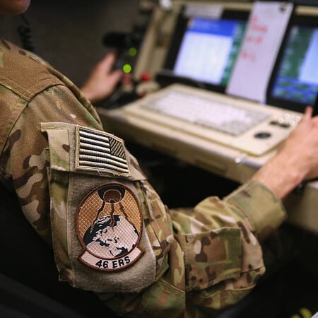 DRONES DATA CENTERS ΠΟΛΕΜΟΣ ΣΤΗ ΜΕΣΗ ΑΝΑΤΟΛΗ