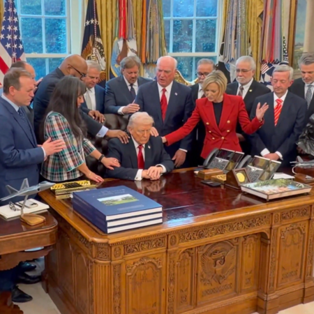 ΝΤΟΝΑΛΝΤ ΤΡΑΜΠ ΛΕΥΚΟΣ ΟΙΚΟΣ ΠΡΟΣΕΥΧΗ