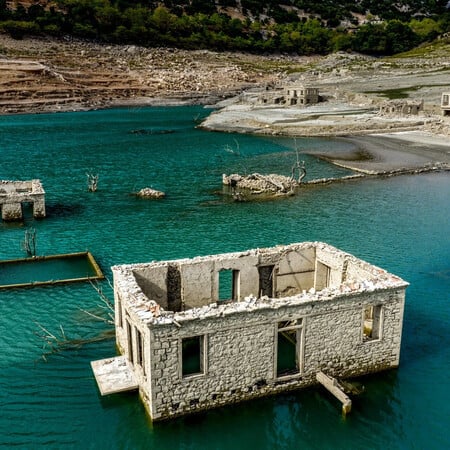Ανέβηκε η στάθμη του Μόρνου - Εξαφανίστηκαν τα σπίτια του «βυθισμένου» χωριού Κάλλιο