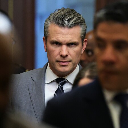 Guardian: «Ένα πολύ επικίνδυνο άτομο» - Ο Πιτ Χέγκσεθ φαίνεται να πανηγυρίζει τη σφαγή στον πόλεμο με το Ιράν