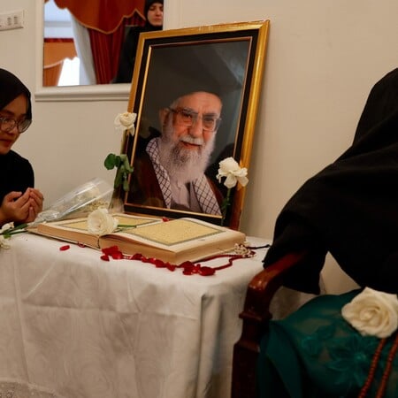 ΔΙΑΔΟΧΟΣ ΧΑΜΕΝΕΙ ΝΕΟΣ ΑΝΩΤΑΤΟΣ ΗΓΕΤΗΣ ΙΡΑΝ