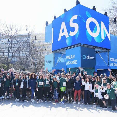 Περισσότεροι από 30.000 δρομείς έτρεξαν σαν ένα στον Ημιμαραθώνιο της Αθήνας