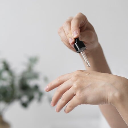 Η αντιγηραντική φροντίδα που ενισχύει την ελαστικότητα και τη φυσική λάμψη του προσώπου