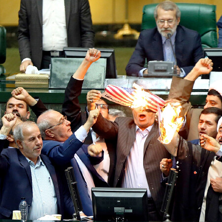 Ο πόλεμος ενάντια στην Ισλαμική Δημοκρατία. "Τα στεγνά και τα υγρά καίγονται μαζί"