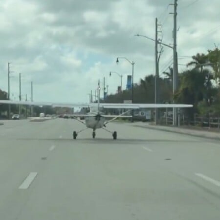 ΗΠΑ ΑΕΡΟΣΚΑΦΟΣ ΑΝΑΓΚΑΣΤΙΚΗ ΠΡΟΣΓΕΙΩΣΗ 19ΧΡΟΝΟΣ ΔΡΟΜΟΣ