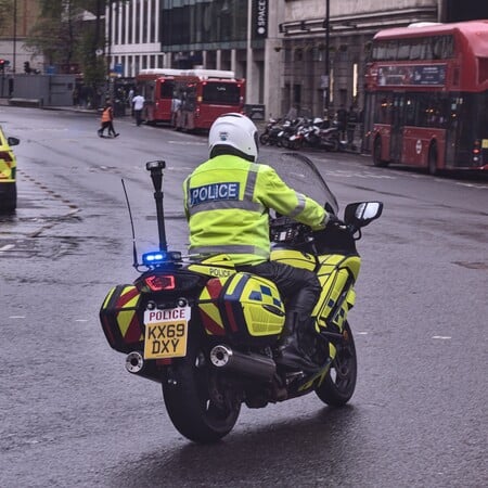 ΒΡΕΤΑΝΙΑ ΕΠΙΘΕΣΗ ΜΑΧΑΙΡΙ ΜΑΘΗΤΗΣ ΣΧΟΛΕΙΟ