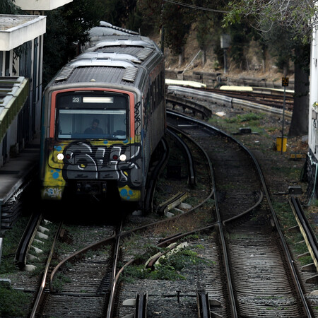 ΗΛΕΚΤΡΙΚΟΣ ΕΠΙΘΕΣΗ ΠΕΤΡΑ ΤΡΑΥΜΑΤΙΣΜΟΣ ΕΠΙΒΑΤΗΣ ΣΤΑΣΥ