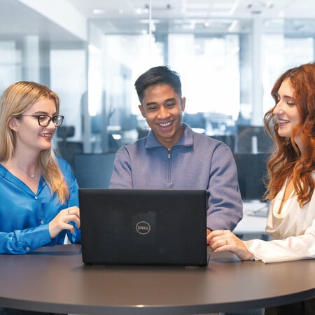 Dialectica: Πώς είναι να ξεκινάς την καριέρα σου σε μια από τις ταχύτερα αναπτυσσόμενες εταιρείες της Ευρώπης