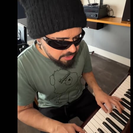 Eurovision 2026: «Θα νικήσουμε» - Ο Akylas ερμήνευσε μία διαφορετική εκτέλεση του «Ferto» και αποθεώθηκε