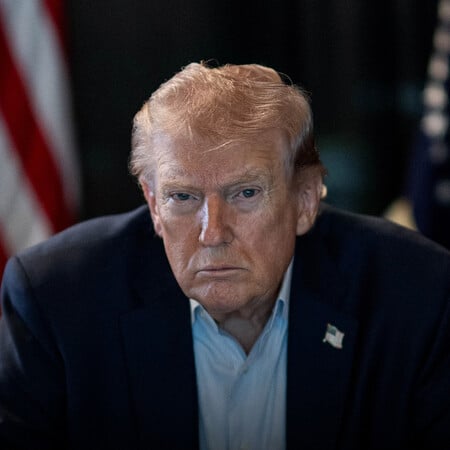 Τραμπ: «Καταστρέψαμε κάθε στρατιωτικό στόχο στο "στολίδι" του Ιράν, το νησί Καργκ»