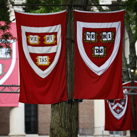 ΧΑΡΒΑΡΝΤ ΜΗΝΥΣΗ ΗΠΑ ΤΡΑΜΠ ΕΒΡΑΙΟΙ ΦΟΙΤΗΤΕΣ