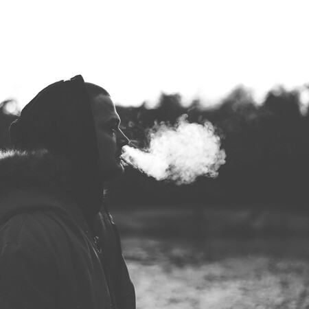 ΑΝΗΛΙΚΟΙ ΚΑΠΝΙΣΜΑ ΑΛΚΟΟΛ 