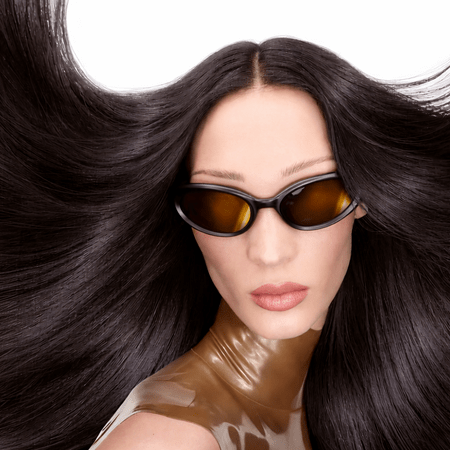 Επανόρθωση μαλλιών: η ρουτίνα που χαρίζει δύναμη και λάμψη στα ταλαιπωρημένα μαλλιά