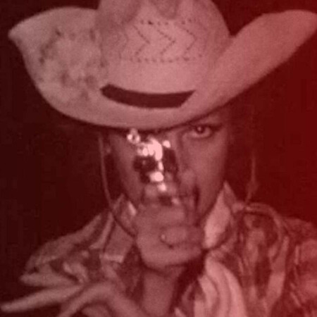 "Κάτω από τις σημαίες, ο ήλιος"