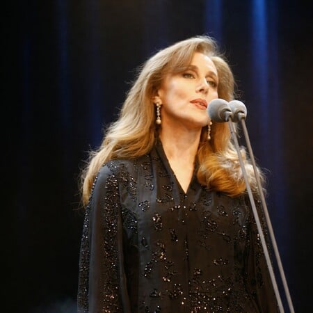 Από τη Βηρυτό στο Bully: ο Ye δανείζεται τη φωνή της Φαϊρούζ