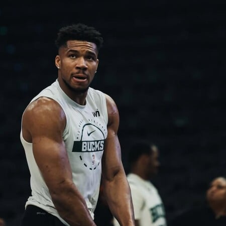 ΓΙΑΝΝΗΣ ΑΝΤΕΤΟΚΟΥΝΜΠΟ ΜΠΑΚΣ ΝΒΑ ΕΡΕΥΝΑ