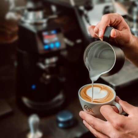 Στο Coffee Masters Campus της JDE Peet’s μαθαίνεις τον καφέ όπως (πρέπει να) είναι