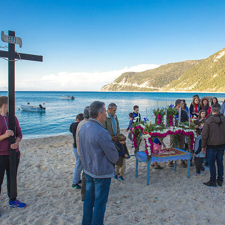 Δεν είναι μόνο το ψήσιμο του αρνιού: Πέντε έθιμα που ίσως δεν ξέρατε για την Κυριακή του Πάσχα