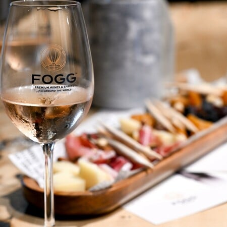 Η Σκιάθος «τσουγκρίζει» για την έναρξη της σεζόν: Το οινικό ραντεβού που καθορίζει τις λίστες του νησιού