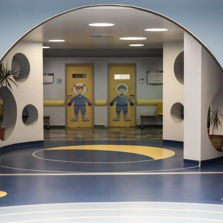 ΧΑΙΔΑΡΙ ΜΑΘΗΤΡΙΑ ΜΠΑΛΚΟΝΙ ΣΧΟΛΕΙΟ ΠΤΩΣΗ