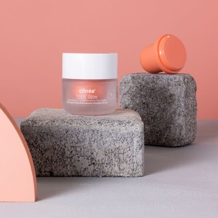 Tint n’ Glow: Το απόλυτο hybrid προϊόν της σεζόν έρχεται από το clinéa