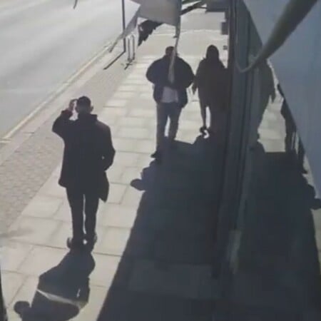 ΛΟΝΔΙΝΟ ΕΠΙΘΕΣΗ ΜΕ ΜΑΧΑΙΡΙ 