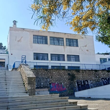 Λυκαβηττός: To σχολείο-μνημείο του Δημήτρη Πικιώνη καταρρέει