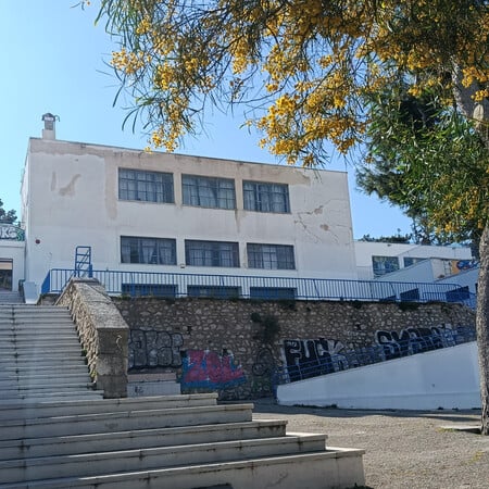 Λυκαβηττός: Το σχολείο-μνημείο του Δημήτρη Πικιώνη που καταρρέει
