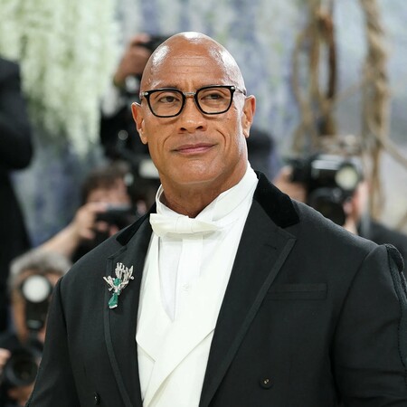 Ο Ντουέιν Τζόνσον φόρεσε φούστα στο Met Gala: «Στην πολυνησιακή κουλτούρα οι πιο αρρενωποί άνδρες φορούν φούστες»
